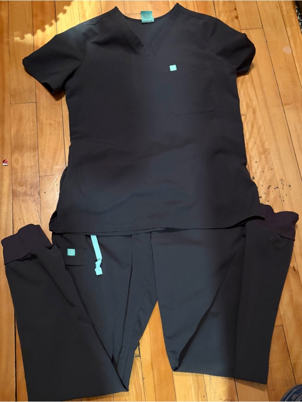Garde malade Women's charcoal Scrubs - Picture 2 of 9